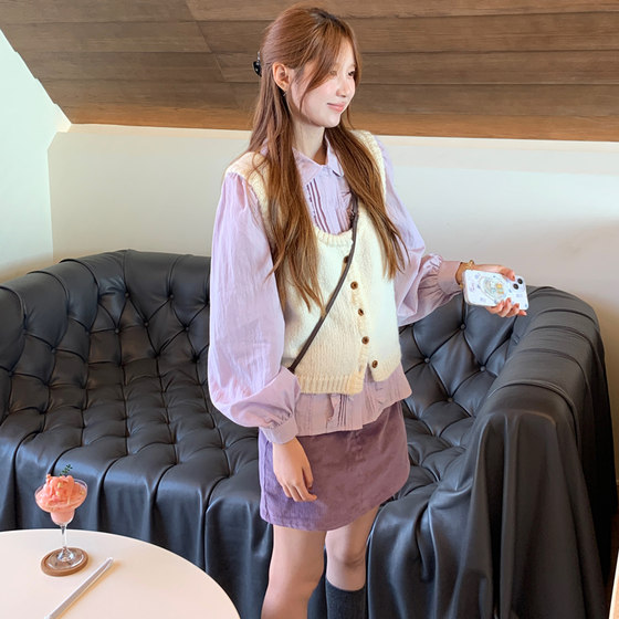 Berry Likes You and Huan Dapang Customized Three-color V-neck Laminated Wool Vest for Women Simple and Versatile Knitted Vest
Berry Likes You and Huan Dapang Customized Three-color V-neck Laminated Wool Vest for Women Simple and Versatile Knitted Vest