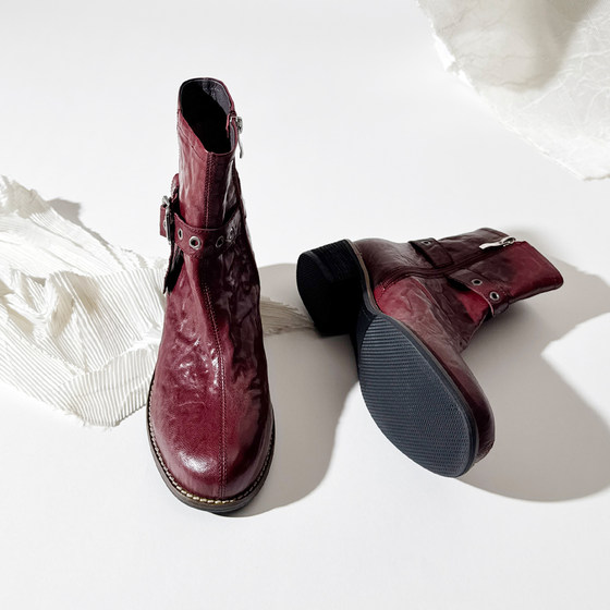 Lotus Mansion 2025 autumn and winter retro short boots British short belt buckle fashion boots commuting versatile thick sheepskin women
Lotus Mansion 2025 autumn and winter retro short boots British short belt buckle fashion boots commuting versatile thick sheepskin women