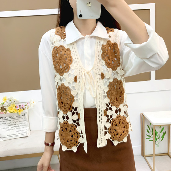 Laminated outer hollow sweater for women 2025 spring and summer new fashionable vest lace lace embroidered short top
Laminated outer hollow sweater for women 2025 spring and summer new fashionable vest lace lace embroidered short top