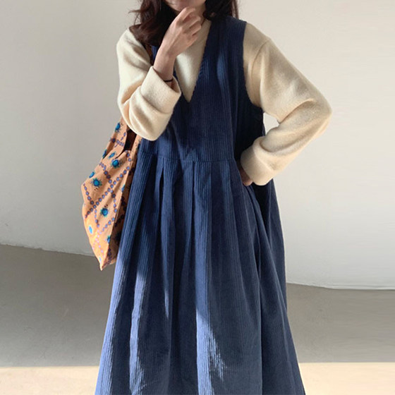 Liangliang family cute blessing ~ age reduction round neck grinding wool wild sweater+side buckle core velvet vest skirt suits Liangliang family cute blessing ~ age reduction round neck grinding wool wild sweater+side buckle core velvet vest skirt suits