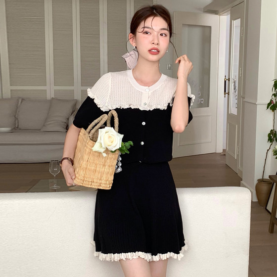Fashion suit for women's small fragrance style hollow lace contrasting sweater summer black ears versatile skirt two-piece set
Fashion suit for women's small fragrance style hollow lace contrasting sweater summer black ears versatile skirt two-piece set