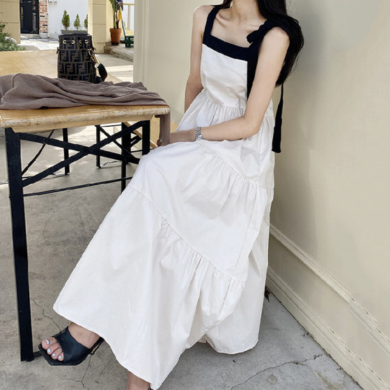 South Korea Chic French niche square collaboration color stitching high -waist wide loose straps, butterfly camisole dress long skirt
South Korea Chic French niche square collaboration color stitching high -waist wide loose straps, butterfly camisole dress long skirt