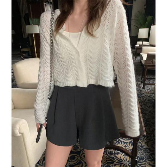 Korean chic autumn new niche temperament single-breasted hollow jacquard soft long-sleeved knitted cardigan jacket for women
Korean chic autumn new niche temperament single-breasted hollow jacquard soft long-sleeved knitted cardigan jacket for women