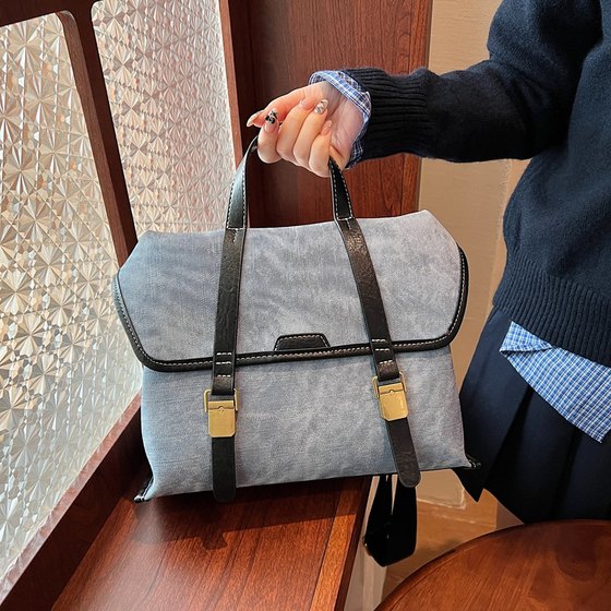 Fashion retro college style backpack for women winter new large capacity casual work commuting travel small backpack 
Fashion retro college style backpack for women winter new large capacity casual work commuting travel small backpack