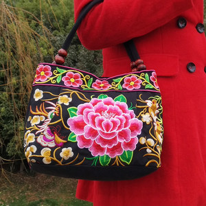 New Yunnan ethnic style embroidered bag, women's embroidered bag, canvas small bag, leisure handbag for middle-aged and elderly women New Yunnan ethnic style embroidered bag, women's embroidered bag, canvas small bag, leisure handbag for middle-aged and elderly women