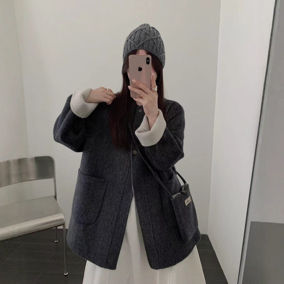 Bag AB double-sided wool coat, medium-length round neck simple thickened warm loose wool jacket
Bag AB double-sided wool coat, medium-length round neck simple thickened warm loose wool jacket
