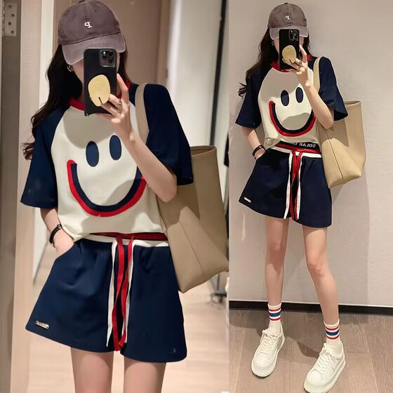 Summer clothing fat mm new fashionable wide-leg casual sports suit for women loose embroidered T short-sleeved shorts two-piece set ins
Summer clothing fat mm new fashionable wide-leg casual sports suit for women loose embroidered T short-sleeved shorts two-piece set ins