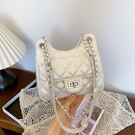 High-end bags for women 2025 new summer rhombus chain tote small bag niche versatile single shoulder crossbody bag 
High-end bags for women 2025 new summer rhombus chain tote small bag niche versatile single shoulder crossbody bag