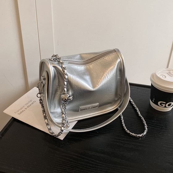 Super hot small bag for women 2025 new niche design chain small square bag high-end versatile single-shoulder crossbody bag 
Super hot small bag for women 2025 new niche design chain small square bag high-end versatile single-shoulder crossbody bag