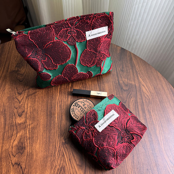 Retro three-dimensional embossed fabric makeup bag portable skin care product storage bag wallet sanitary napkin bag toilet bag inner basket
Retro three-dimensional embossed fabric makeup bag portable skin care product storage bag wallet sanitary napkin bag toilet bag inner basket