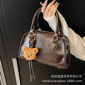 Small bag women's autumn and winter versatile 2025 new fashion crossbody bag women's shoulder bag work Boston bag 
Small bag women's autumn and winter versatile 2025 new fashion crossbody bag women's shoulder bag work Boston bag