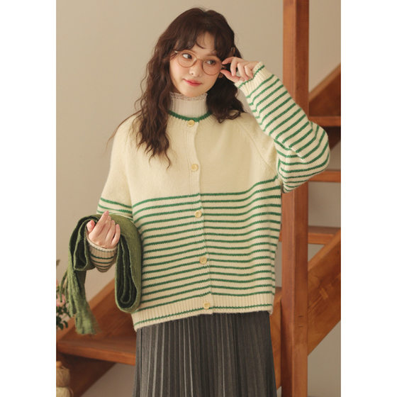 Japanese girl's literary retro contrasting color stripes lazy style loose casual knitted cardigan jacket women's cross-border sweater
Japanese girl's literary retro contrasting color stripes lazy style loose casual knitted cardigan jacket women's cross-border sweater