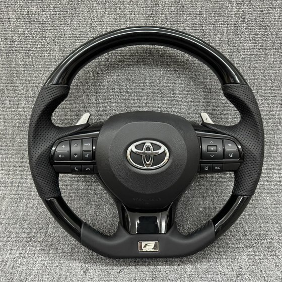 Crown Reiz modified Lexus RX/ES/GS piano black REAL same F sport mahogany steering wheel 
Crown Reiz modified Lexus RX/ES/GS piano black REAL same F sport mahogany steering wheel