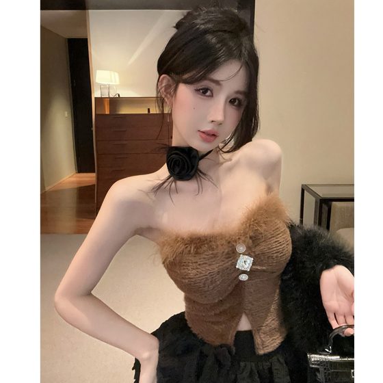 The anchor's clothing is camera-like and charming, showing big breasts, pure and horny hair, strapless breasts, high-end rhinestone vest, autumn
The anchor's clothing is camera-like and charming, showing big breasts, pure and horny hair, strapless breasts, high-end rhinestone vest, autumn