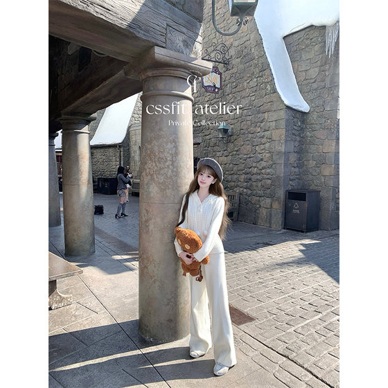 Slow umbrella, winter girlfriend, crochet ball hooded sweater top, knitted trousers, age-reducing fashionable suit for women
Slow umbrella, winter girlfriend, crochet ball hooded sweater top, knitted trousers, age-reducing fashionable suit for women