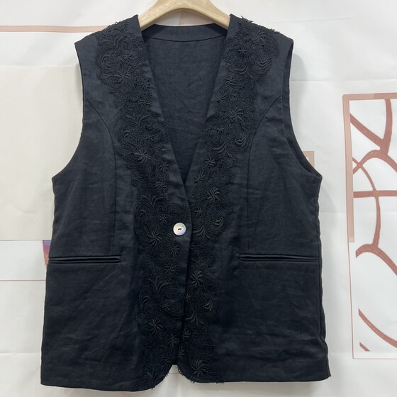 Water Woodworking Fang 2025 new Korean V-neck embroidery fashionable and versatile national style linen vest top for women 9082 Water Woodworking Fang 2025 new Korean V-neck embroidery fashionable and versatile national style linen vest top for women 9082