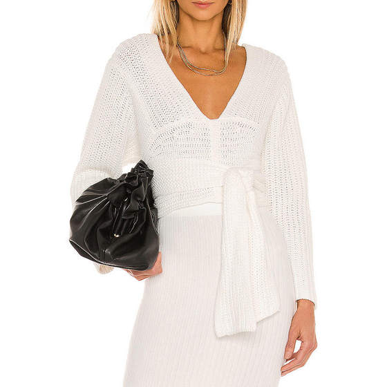 European and American style simple knitted top 2025 summer American large V-neck design solid color waist-hugging strap sweater pullover
European and American style simple knitted top 2025 summer American large V-neck design solid color waist-hugging strap sweater pullover