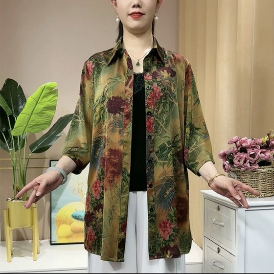 Spring and summer middle-aged and elderly mothers wear silk large size medium-length shirt loose meat-covered seven-quarter sleeve cardigan sunscreen jacket
Spring and summer middle-aged and elderly mothers wear silk large size medium-length shirt loose meat-covered seven-quarter sleeve cardigan sunscreen jacket