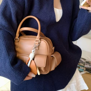 Bags Women's 2025 New Super Hot Miu Series Motorcycle Style Boston Bag Large Capacity Retro Commuting Crossbody Bag 
Bags Women's 2025 New Super Hot Miu Series Motorcycle Style Boston Bag Large Capacity Retro Commuting Crossbody Bag