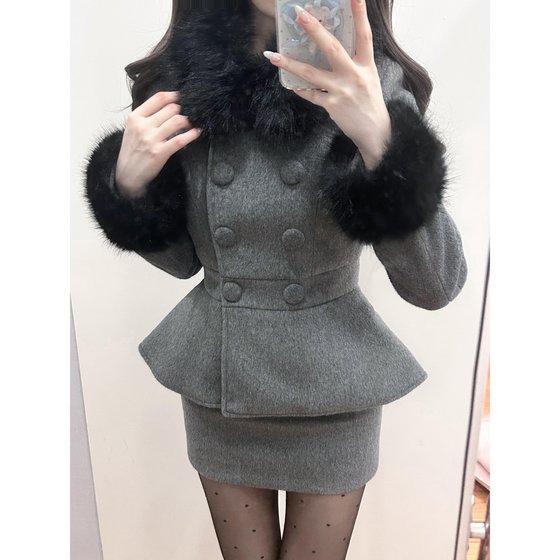 Autumn and winter wool small fragrance style wool collar fitting waist slim jacket high waist A-line skirt fashionable high-end suit
Autumn and winter wool small fragrance style wool collar fitting waist slim jacket high waist A-line skirt fashionable high-end suit