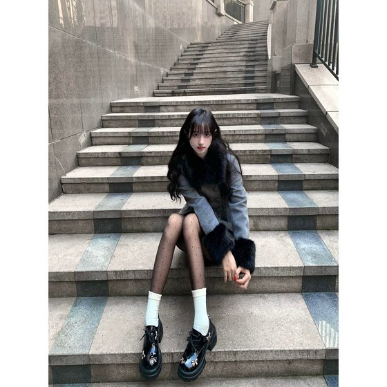 Autumn and winter wool small fragrance style wool collar fitting waist slim jacket high waist A-line skirt fashionable high-end suit
Autumn and winter wool small fragrance style wool collar fitting waist slim jacket high waist A-line skirt fashionable high-end suit