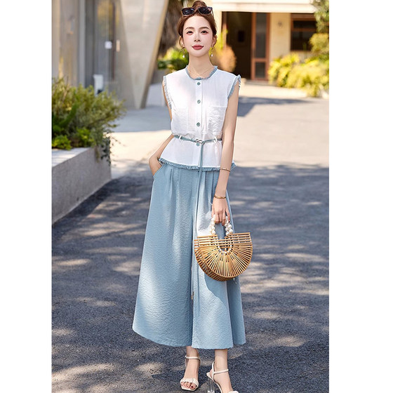 Small cotton and linen wide-leg pants suit for women 2025 summer new hot high-end slim casual pants skirt two-piece set
Small cotton and linen wide-leg pants suit for women 2025 summer new hot high-end slim casual pants skirt two-piece set