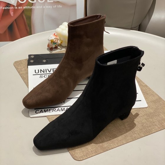 Martin boots for women 2025 new fashion versatile comfortable lightweight casual thick heel splicing fashion boots Western boots
Martin boots for women 2025 new fashion versatile comfortable lightweight casual thick heel splicing fashion boots Western boots