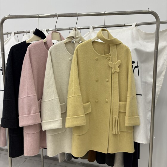 2025 autumn and winter new double-sided cashmere coat for women mid-length round neck loose slim bow wool jacket for women
2025 autumn and winter new double-sided cashmere coat for women mid-length round neck loose slim bow wool jacket for women