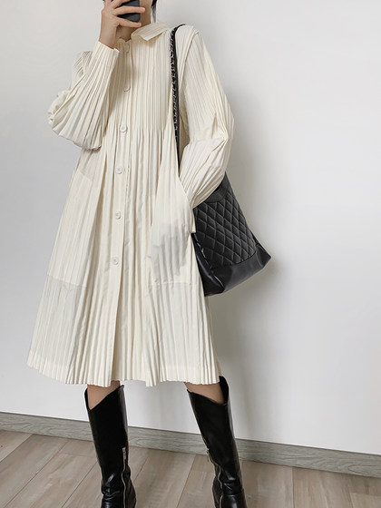pleated spring and summer high-end gradient pleated craft commuting temperament slim long breasted loose windbreaker jacket for women
pleated spring and summer high-end gradient pleated craft commuting temperament slim long breasted loose windbreaker jacket for women