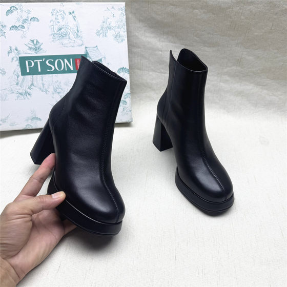 PT'SON/Haitan Mori's cabinet genuine thick heel waterproof table round-toe fashion boots for women's autumn and winter new genuine leather short boots
PT'SON/Haitan Mori's cabinet genuine thick heel waterproof table round-toe fashion boots for women's autumn and winter new genuine leather short boots