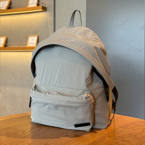 2025 New Fashionable Versatile Backpack Travel Backpack Commuter Bag Student School Bag Niche Design Hat Brim Bag 
2025 New Fashionable Versatile Backpack Travel Backpack Commuter Bag Student School Bag Niche Design Hat Brim Bag