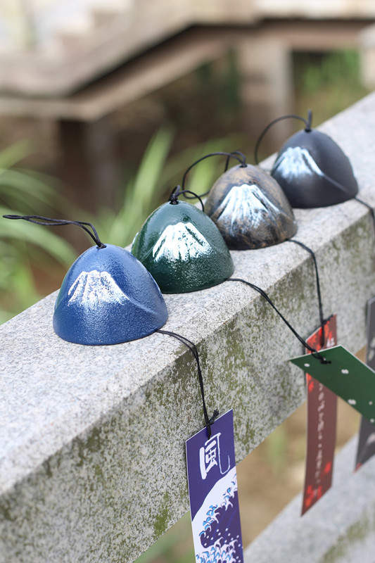 昭和レトロ　星型金属風鈴 5つのベル付き 昭和レトロ 星型金属風鈴 5つのベル付き 昭和レトロ 星型金属風鈴