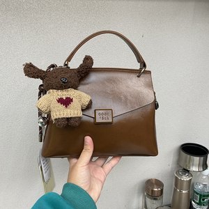 Oil wax pattern bag women's bag 2025 new niche crossbody bag women's single shoulder small square bag fashion bag 7028-1 
Oil wax pattern bag women's bag 2025 new niche crossbody bag women's single shoulder small square bag fashion bag 7028-1