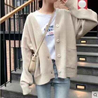 Simple warm solid color sweater loose lazy mid-length Korean style student sweater V-neck cardigan jacket 
Simple warm solid color sweater loose lazy mid-length Korean style student sweater V-neck cardigan jacket