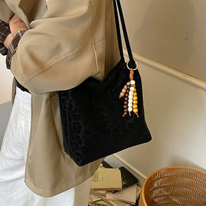 Western style, exquisite and versatile high-end leopard print simple shoulder crossbody Korean version new 2025 autumn women's bucket bag 
Western style, exquisite and versatile high-end leopard print simple shoulder crossbody Korean version new 2025 autumn women's bucket bag