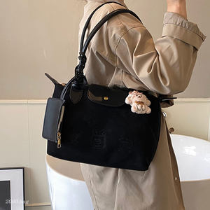 Autumn and winter suede high-end versatile commuting temperament one-shoulder portable fashionable and exquisite 2025 women's tote bag 
Autumn and winter suede high-end versatile commuting temperament one-shoulder portable fashionable and exquisite 2025 women's tote bag