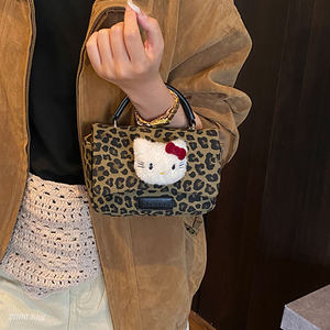 Western style design, exquisite and versatile, one-shoulder portable leopard print, simple commuting and cute 2025 autumn women's small square bag 
Western style design, exquisite and versatile, one-shoulder portable leopard print, simple commuting and cute 2025 autumn women's small square bag