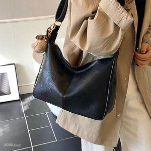 Versatile leather commuter shoulder cross-body fashionable, sophisticated, simple and casual 2025 autumn and winter women's tote bag 
Versatile leather commuter shoulder cross-body fashionable, sophisticated, simple and casual 2025 autumn and winter women's tote bag