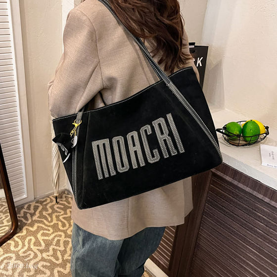 Korean fashion large capacity new ins frosted casual shoulder portable autumn and winter versatile 2025 women's tote bag 
Korean fashion large capacity new ins frosted casual shoulder portable autumn and winter versatile 2025 women's tote bag