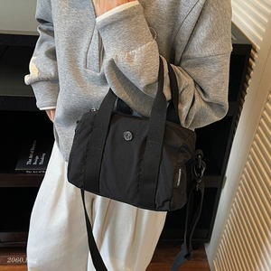 Casual, versatile, simple, foreign-style, Korean fashion, exquisite commuting 2025 autumn and winter women's one-shoulder cross-body handbag 
Casual, versatile, simple, foreign-style, Korean fashion, exquisite commuting 2025 autumn and winter women's one-shoulder cross-body handbag