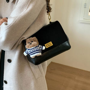 Western style fashionable exquisite versatile simple autumn and winter lock buckle temperament portable casual 2025 women's single shoulder crossbody bag 
Western style fashionable exquisite versatile simple autumn and winter lock buckle temperament portable casual 2025 women's single shoulder crossbody bag