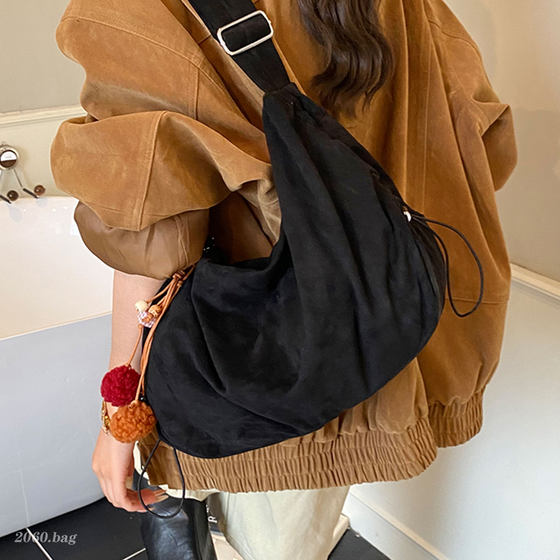 Western-style Korean large-capacity casual and versatile leopard print simple suede one-shoulder cross-body 2025 autumn women's tote bag 
Western-style Korean large-capacity casual and versatile leopard print simple suede one-shoulder cross-body 2025 autumn women's tote bag