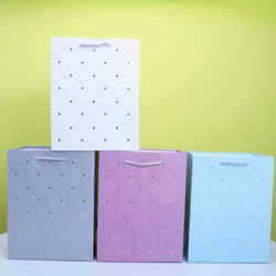 Gift Bag Simple Plaid Polka Dot Tote Bag Paper Bag Packaging Bag 18*23*10cm Embossed White Cardboard Bag Gift Bag Simple Plaid Polka Dot Tote Bag Paper Bag Packaging Bag 18*23*10cm Embossed White Cardboard Bag