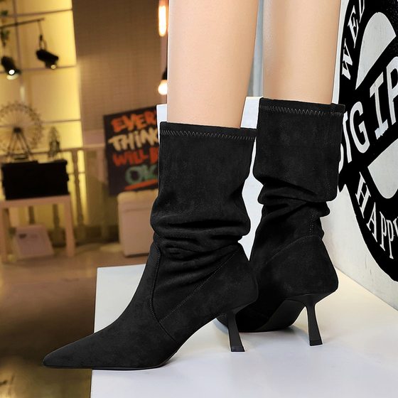 Maillard mid-tube short boots autumn and winter style thin heel pointed toe elastic thin boots suede fashion pile boots French boots women
Maillard mid-tube short boots autumn and winter style thin heel pointed toe elastic thin boots suede fashion pile boots French boots women