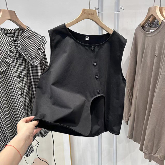 Spring and autumn new black placket asymmetrical cotton wild forest women's Japanese small vest small vest outside
Spring and autumn new black placket asymmetrical cotton wild forest women's Japanese small vest small vest outside