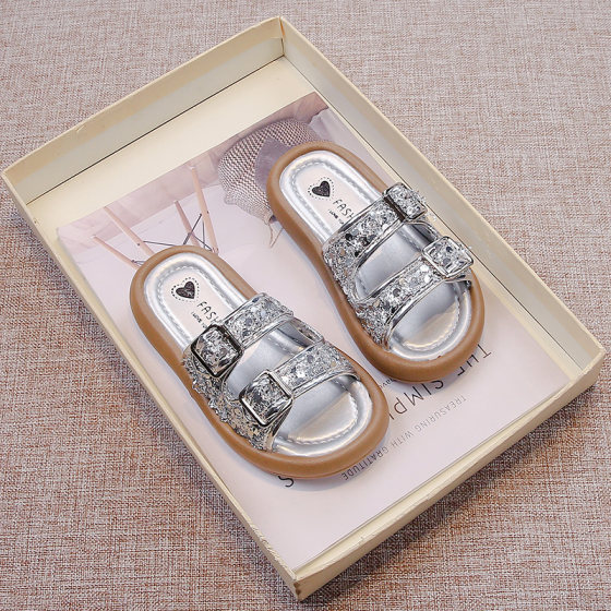 Girls' slippers wear new summer fashion trendy silver sequin girl princess shoes shit feel flip-flops
Girls' slippers wear new summer fashion trendy silver sequin girl princess shoes shit feel flip-flops
