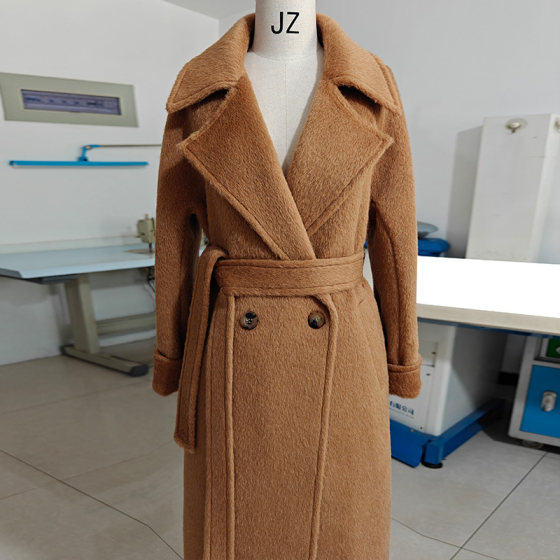 Thick alpaca Alba luxury high -end lining white long coat super warm hair
Thick alpaca Alba luxury high -end lining white long coat super warm hair