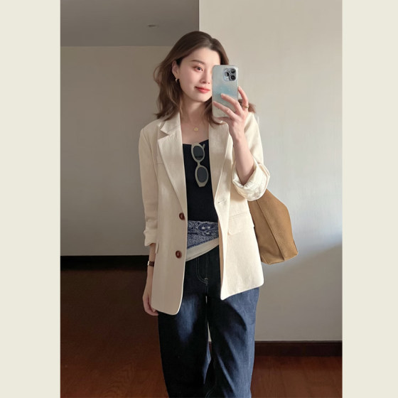 Small off-white suit jacket for women in spring and autumn new niche high-end design casual loose suit top
Small off-white suit jacket for women in spring and autumn new niche high-end design casual loose suit top
