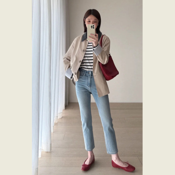 Korean version of retro contrasting trench coat for women in spring and autumn small lapel loose casual mid-length top
Korean version of retro contrasting trench coat for women in spring and autumn small lapel loose casual mid-length top
