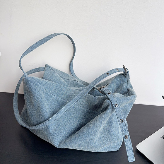 Denim travel bag for women 2025 new commuter bag large capacity tote bag fashionable lazy style casual bag
Denim travel bag for women 2025 new commuter bag large capacity tote bag fashionable lazy style casual bag